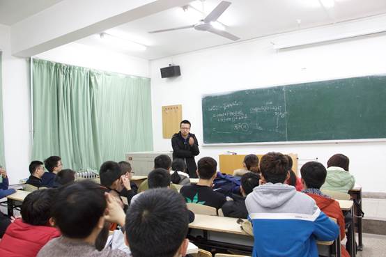 助理导师与员工交流